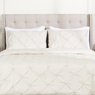 Gardenia Wynd 3-Piece King Comforter Set - Oatmeal | Ensemble d'édredon Gardenia Wynd 3 pièces écru pour très grand lit