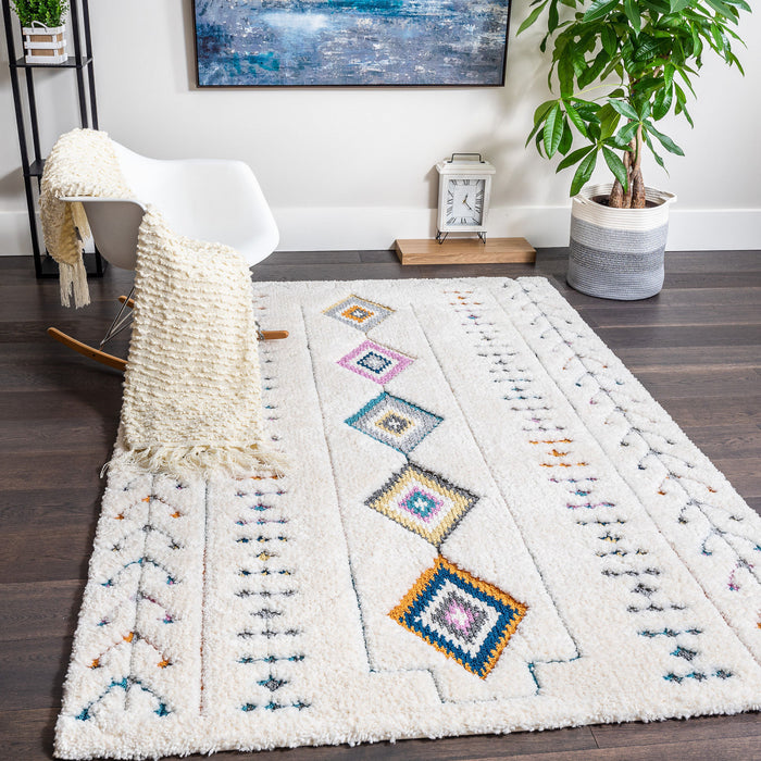 Lola Diamond Motif 8x11 Area Rug