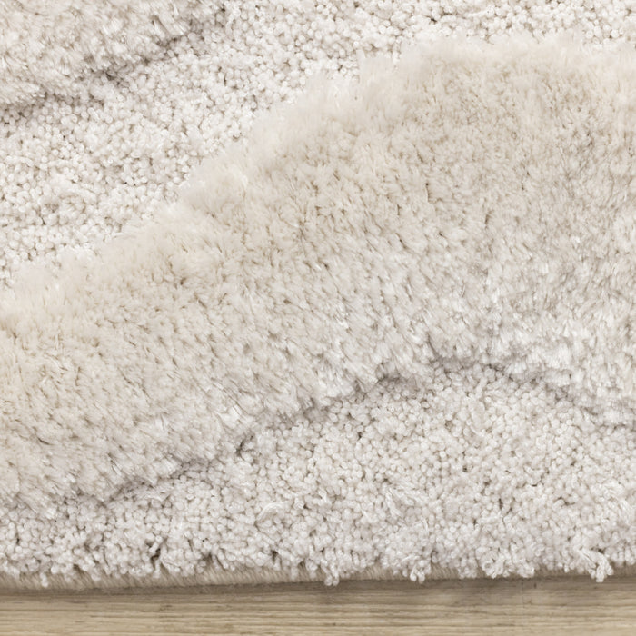 Lincoln Modern Luxurious Plush White Curves Area Rug - 5'3\" x 7'7\"