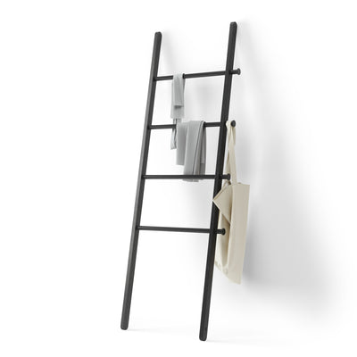 Umbra Modern Poplar Leana Ladder Coat Rack - Black|Portemanteau en échelle moderne Leana de Umbra en peuplier - noir