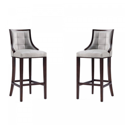 Fifth Avenue Traditional Wood Upholstered Barstool in Light Gray - Set of 2 | Tabouret de bar traditionnel en bois avec assise rembourree Fifth Avenue, gris clair – Lot de 2
