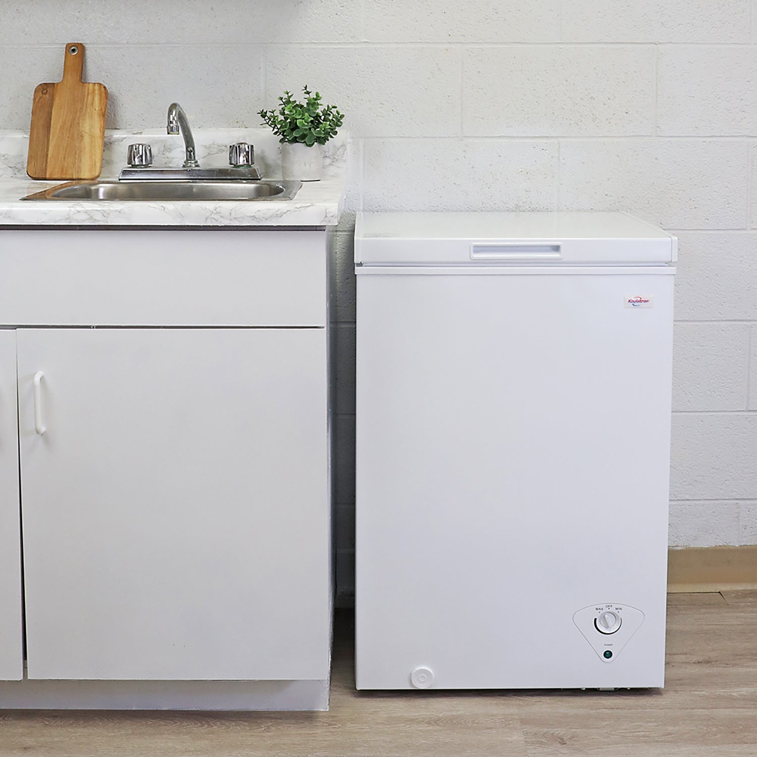 Koolatron Ktcf99 3.5 Cu. Ft. Chest Freezer White Koolatron 3.5 Cu. Ft. Chest Freezer - KTCF99 - The Brick
