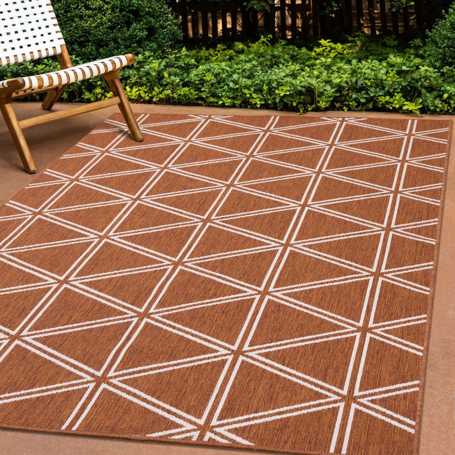 Brooke Geometric Diamond Pattern Outdoor Area Rug - 5'3