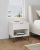Dumbo Modern 20" Fluted Nightstand in White (1-Drawer) | Table de nuit moderne Dumbo 20" a cannelures en blanc (1 tiroir)