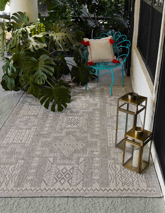 Nyra Transitional 5'3\" x 7'0\" Area Rug in Grey Indoor Area Rug