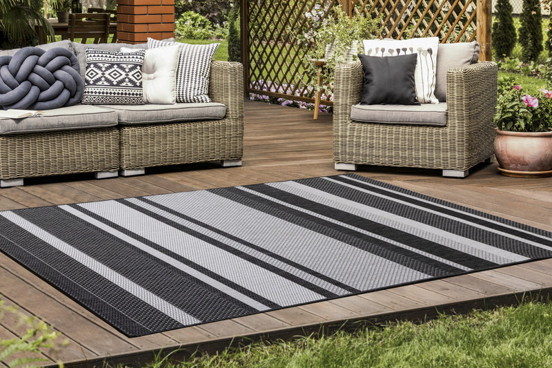 Jackson Striped Indoor/Outdoor Area Rug - 3'11\" x 5'7\"