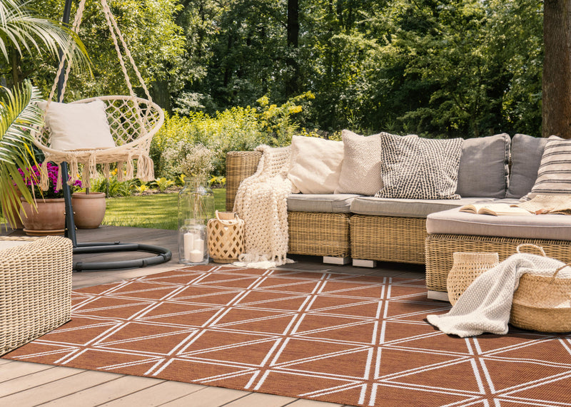 Brooke Geometric Diamond Pattern Outdoor Area Rug - 5'3