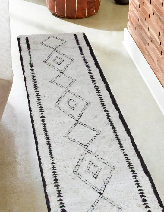 Zelda Contemporary 2'3\" x 7'6\" Runner Rug in Ivory Indoor Area Rug