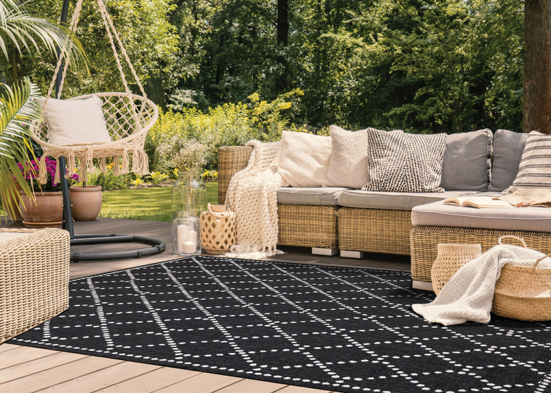 Brooke Reversible Diamonds Indoor/Outdoor Area Rug - 5'3\" x 7'7\"