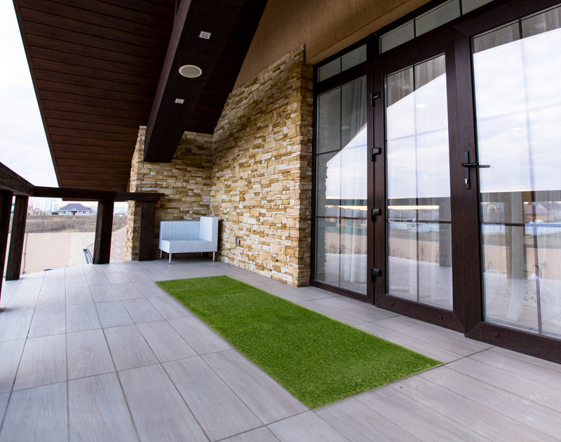 Contemporary 2'0\" x 6'0\" Faux Grass Rug in Green Outdoor Area Rug