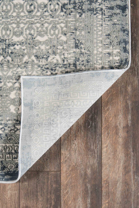 Mabel Traditional 7'9\" x 9'10\" Area Rug in Green Indoor Area Rug