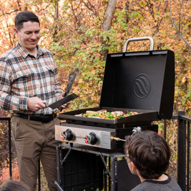 Blackstone 22\" Omnivore Tabletop Griddle With Hood - 2205CA
