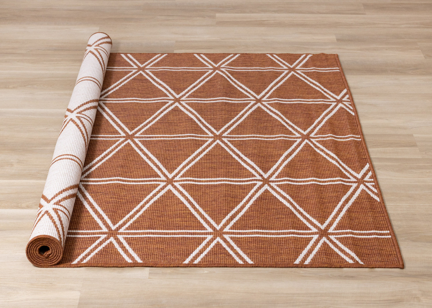 Brooke Geometric Diamond Pattern Outdoor Area Rug - 5'3