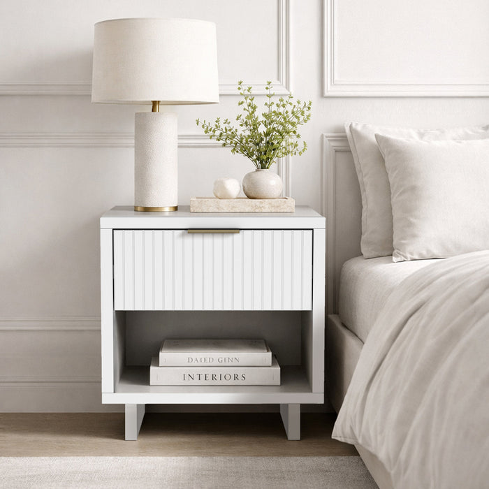 Elara Contemporary 18\" Solid Wood Nightstand in White (1-Drawer)