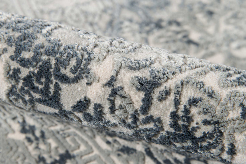 Mabel Traditional 7'9\" x 9'10\" Area Rug in Green Indoor Area Rug