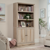Oryn 35.28” 5-Shelf Bookcase with Storage – Pacific Maple | Bibliothèque Oryn de 35,28 po à 5 tablettes avec rangement - érable Pacifique