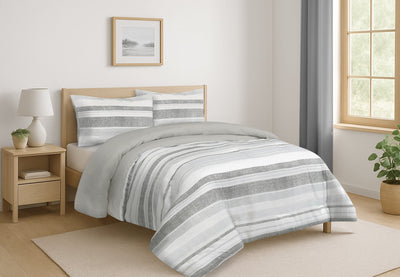 Dodger 3-Piece King Comforter Set – Grey and White | Ensemble d’édredon Douglas 3 pièces pour très grand lit - gris et blanc