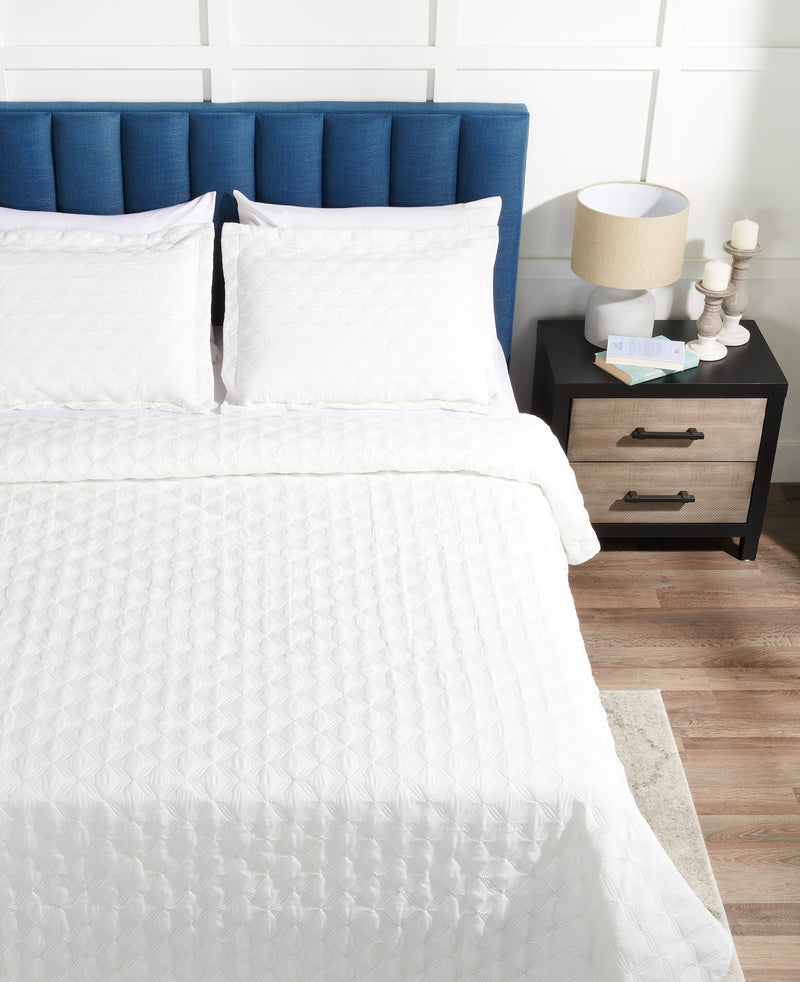 Hyland 3Piece Full/Queen Quilt Set White The Brick