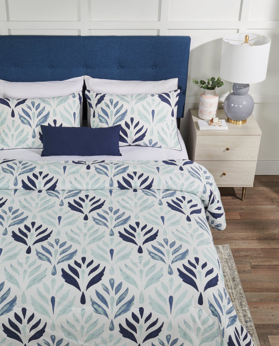 Kort & Co. Medallion 4-Piece King Comforter Set