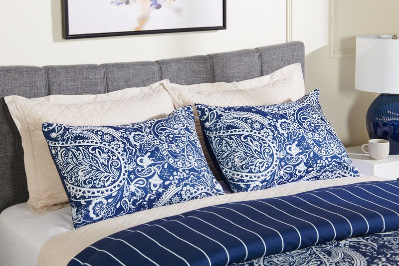 Lochlan 3-Piece King Comforter Set - Navy and White