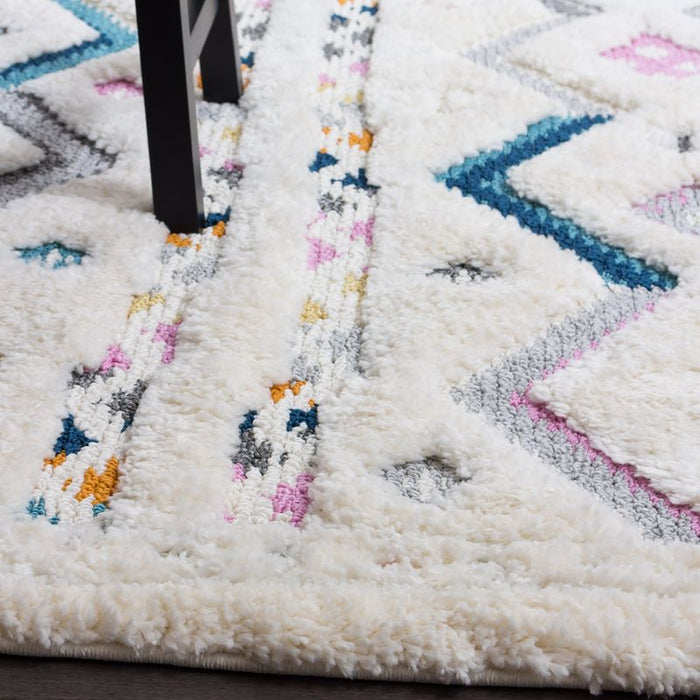 Lola Chevron 5x8 Area Rug