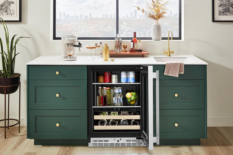 KitchenAid 24\" Beverage Centre with Wood-Front Racks – PrintShield™ Stainless Steel - KUBR524SPS 