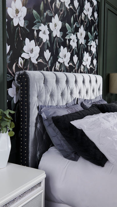 Candace Upholstered Bed in Velvet Grey Fabric, Button Tufted - Queen Size