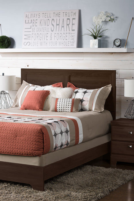 Yorkdale 5pc Bedroom Set with Panel Bed, Dresser & Mirror, Brown - Queen Size