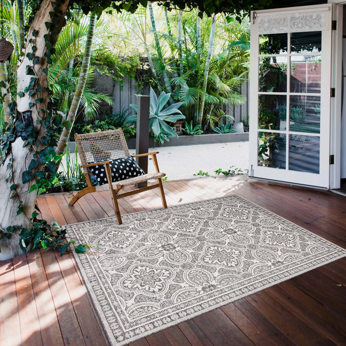 Neisha Traditional Grey Rug 6'7\" X 9'6\" Area Rug