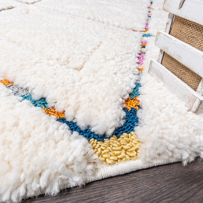 Lola Lattice Large 7x10 Area Rug
