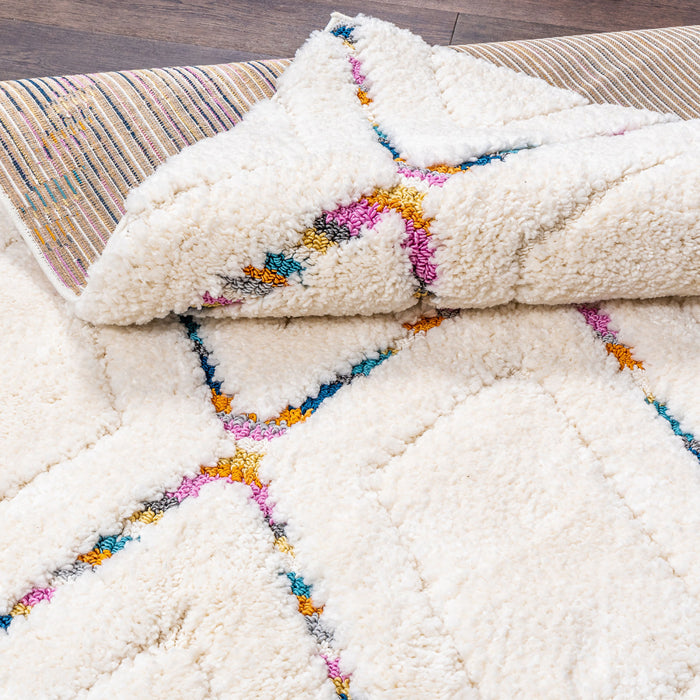 Lola Lattice Large 7x10 Area Rug