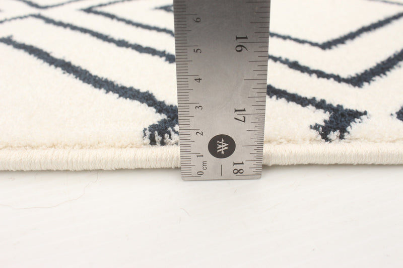 August Geod White-Navy 5'3\" x 7'3\" Area Rug