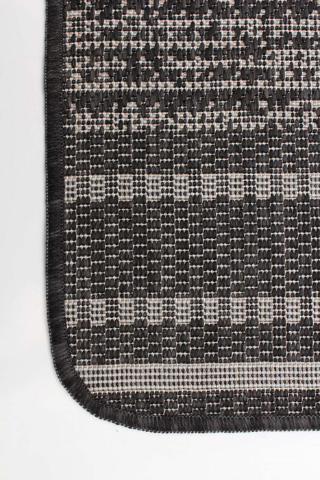 Wileen Black Area Rug - 4'4\" X 6'5\" 