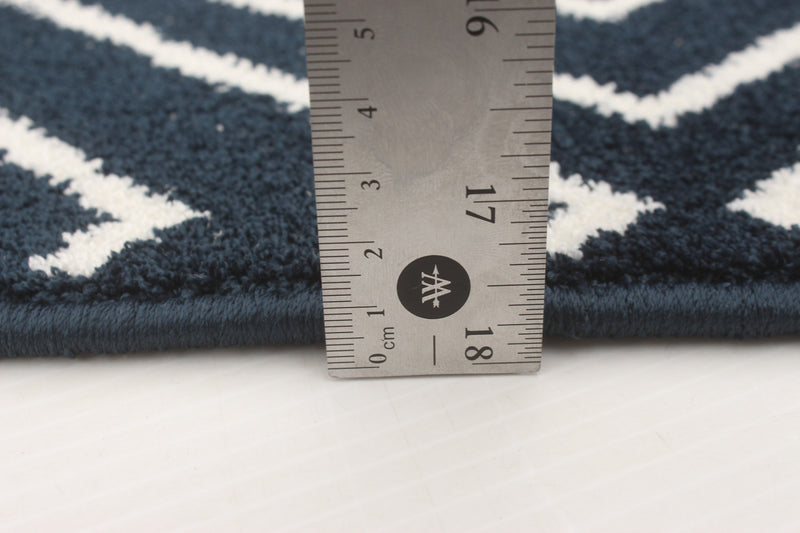 August Geod Navy-White 7'10\" x 10'2\" Area Rug