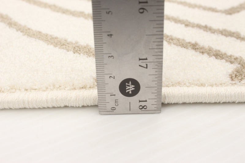 August Geod White-Tan 6'7\" x 9'6\" Area Rug