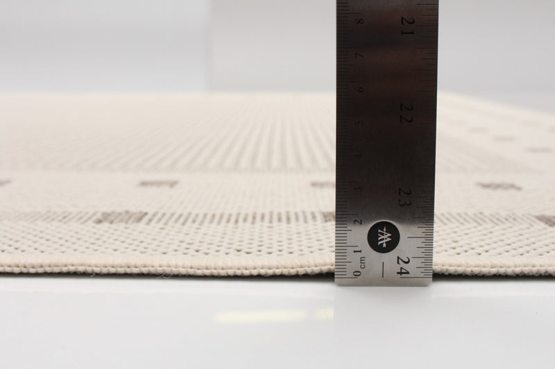 Clementine Ivory Area Rug - 4'4\" X 6'5\" 