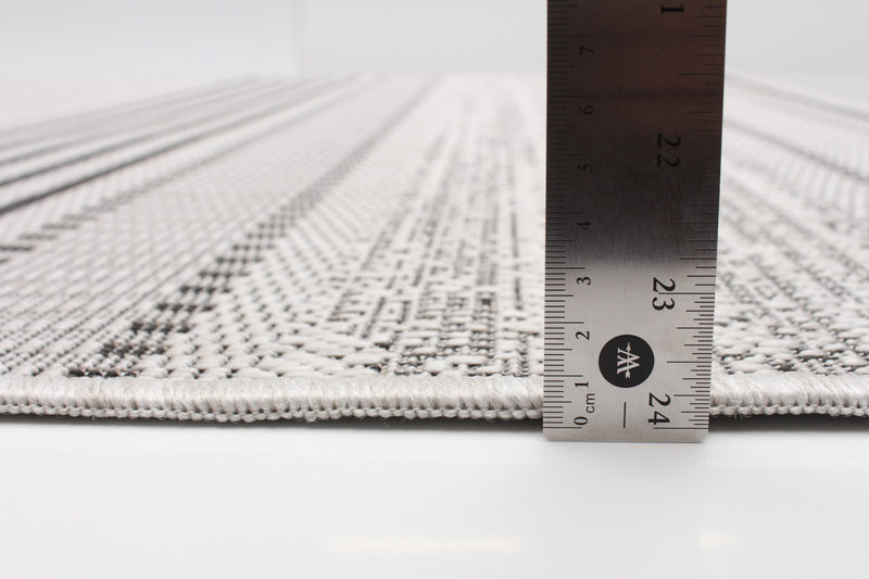 Wileen Grey Area Rug - 4'4\" X 6'5\" 