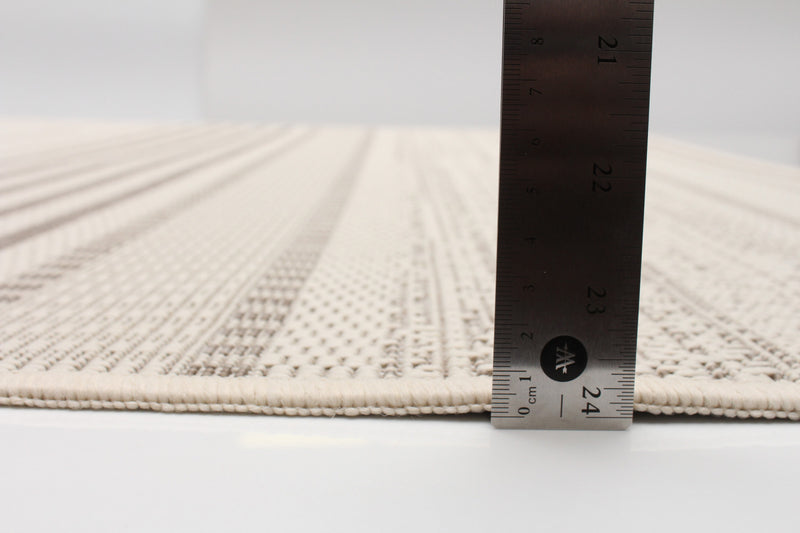 Wileen Ivory Area Rug - 4'4\" X 6'5\" 