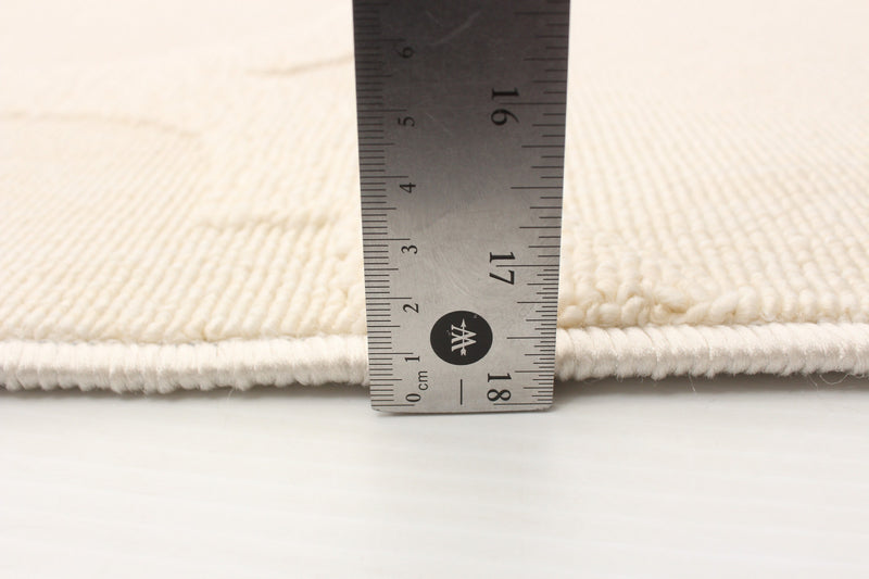 Sophie Ivory Area Rug - 6'7\" x 9'6\"
