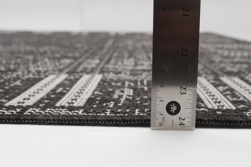 Joni Black Area Rug - 3'3\" X 4'7\" 