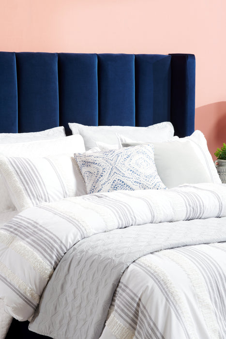 Distressed Medallion Accent Pillow – Off-White, Blue and White