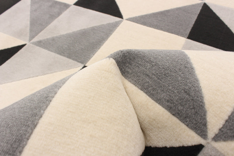 Nuria Black 5'3\" x 7'7\" Area Rug