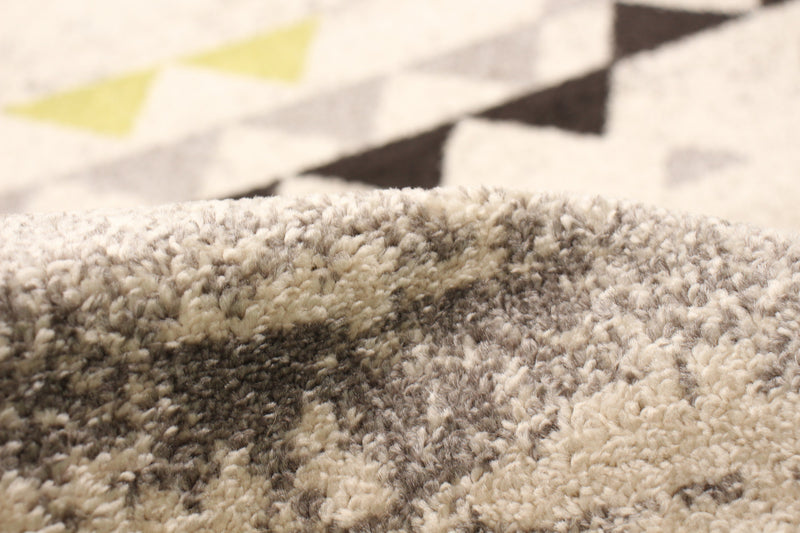 Raja Ivory-Green Area Rug - 3'11\" x 5'7\"