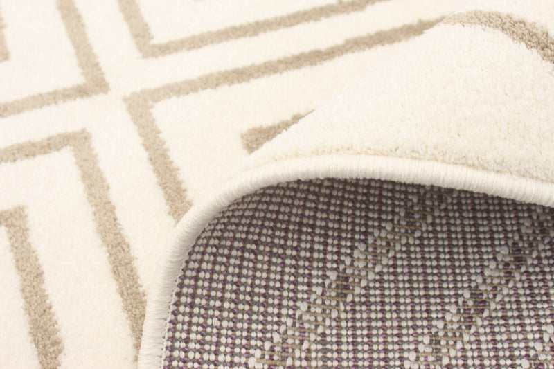 August Geod White-Tan 6'7\" x 9'6\" Area Rug