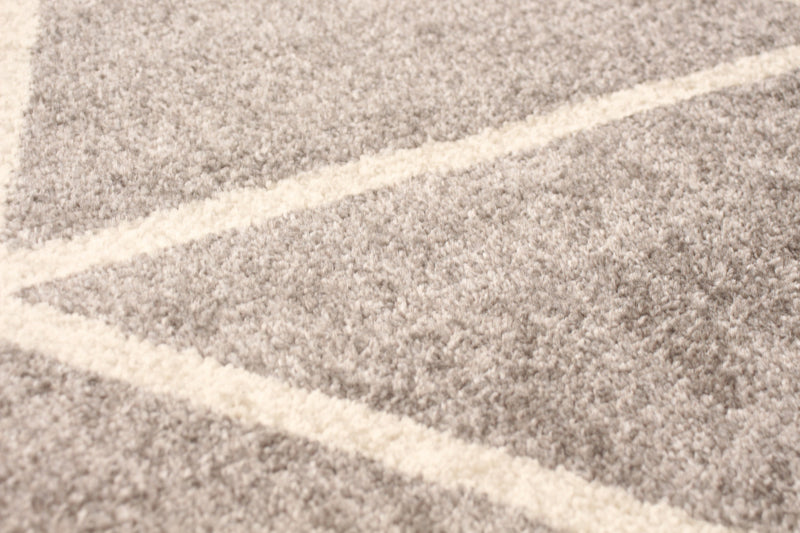 Anandi Grey-Ivory Area Rug - 5'3\" x 7'3\"
