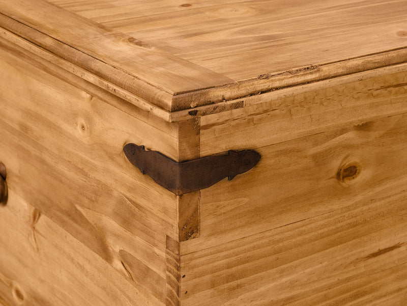 Santa Fe Rustico 35.5\" Rustic Square Coffee Table with Storage - Natural Pine with Trunk Style