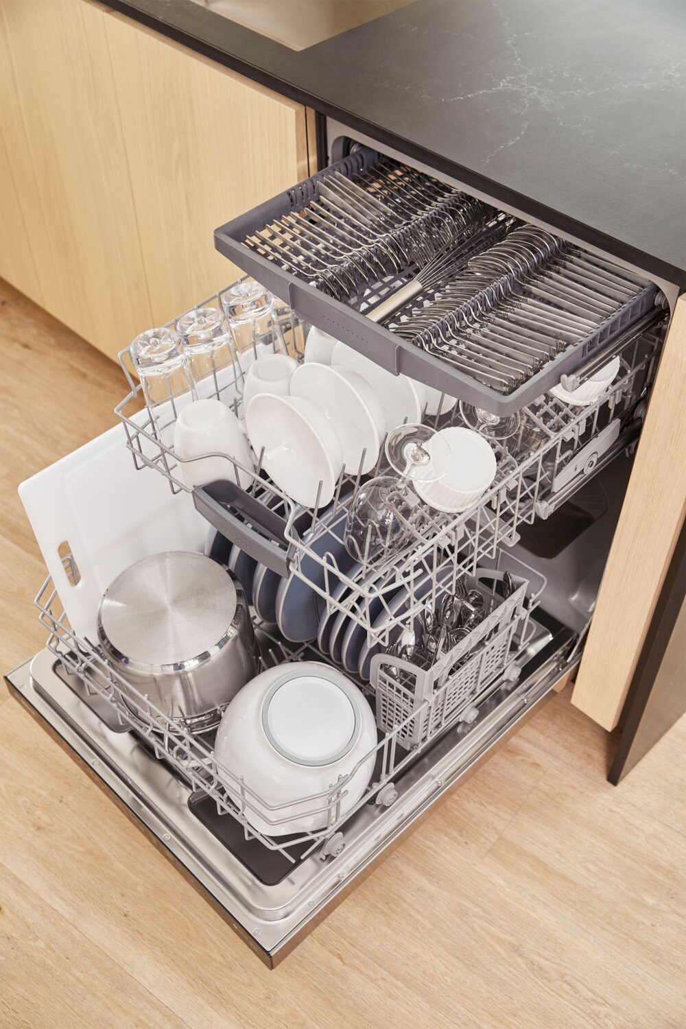 Bosch 100 Series Premium Smart Dishwasher with Third Rack